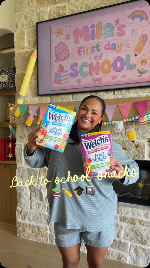 Getting everything ready for the first day of school means making sure the lunchbox is stocked with Mila’s favorites and that of course is @welchsfruitsnck 📚✏️📓💗🚌 

#WelchsFruitSnacksPartner #backtoschool