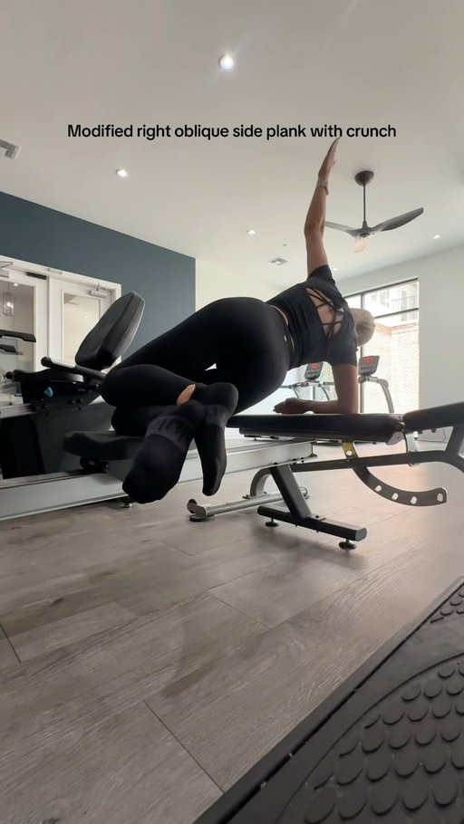 My cardio + core workout 🥵 It was a killer and not easy. I used the rowing machine and a bench to create my own “megaformer” and do some Lagree moves that absolutely destroyed my core. Going to be doing this workout every other day 🫡