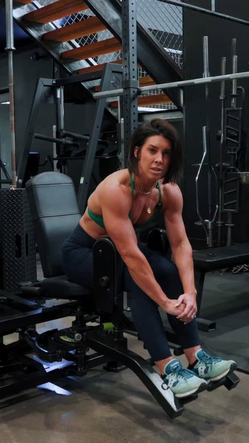 One machine. Three ways to hit your glutes👇

✔️ Lean forward: More hip flexion shifts more tension toward the lower glute/max fibers.

✔️ Stay upright: A neutral hip position gives you a more balanced overall glute focus.

✔️ Lean back + butt slightly forward: Less hip flexion shifts more emphasis toward the upper/side glute fibers.

Same machine. Same movement. Changing your hip position changes the leverage and where you feel the most tension. Save this and try all three on your next glute day. 🍑

Comment ‘ BOOTY ‘ and I’ll send you a FREE juicy glute day workout from @dlb_daily