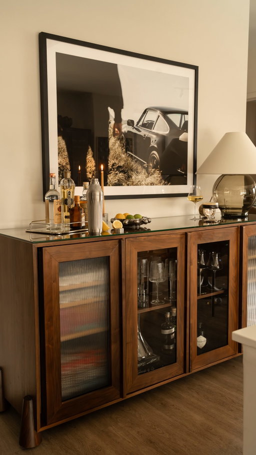 Love my at home bar! Perfect for cocktail creation for guests and the integrated fridges make it the perfect all in one. 🤙🏼 follow me for more design inspiration.