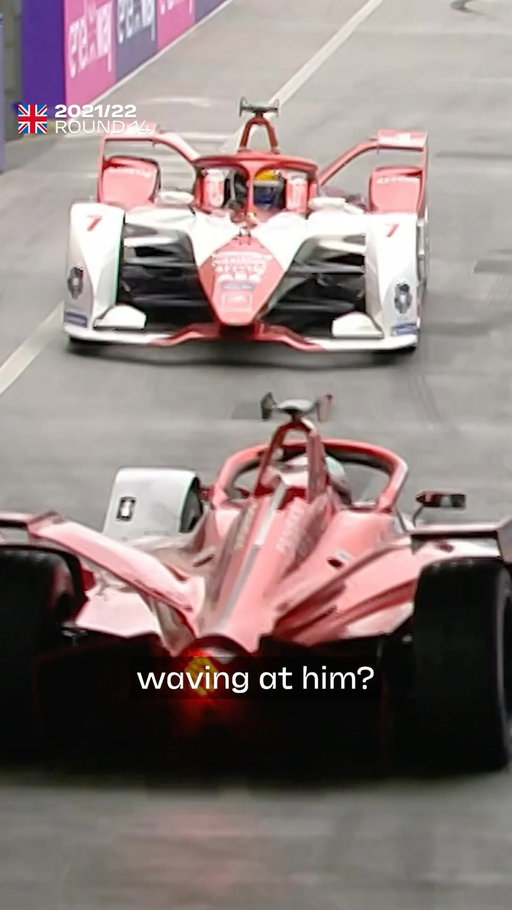 Sérgio Sette Câmara was first on scene for teammate Giovinazzi’s spin back in the 2021/22 season 👋

@hankooktire.motorsports #LondonEPrix #FormulaE #Motorsport #Racing