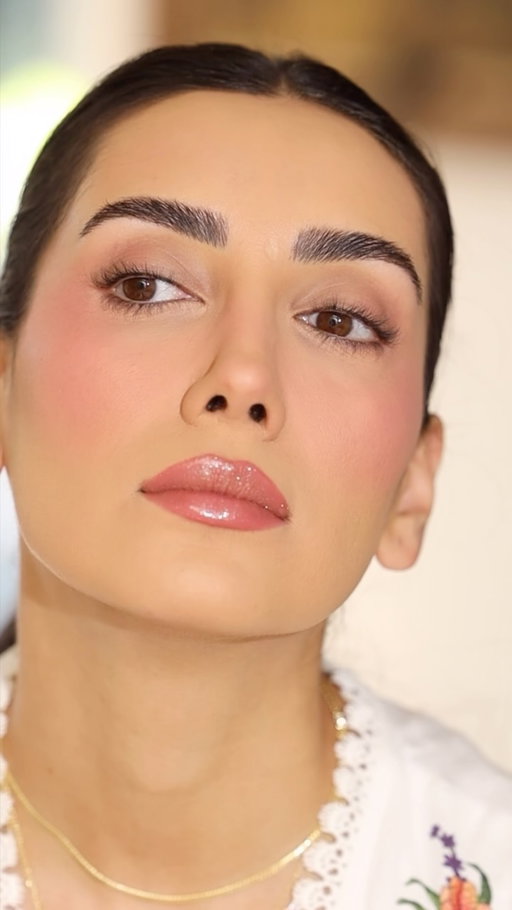 OMG!!! The prettiest lip combo😍✨💫
@lorealparis 
Blurfiller Blurring Lip Contour Shade Worth It
Plump Ambition Hyaluron Lip Oil Shimmer Shade Rose Lights

Link in bio 👄