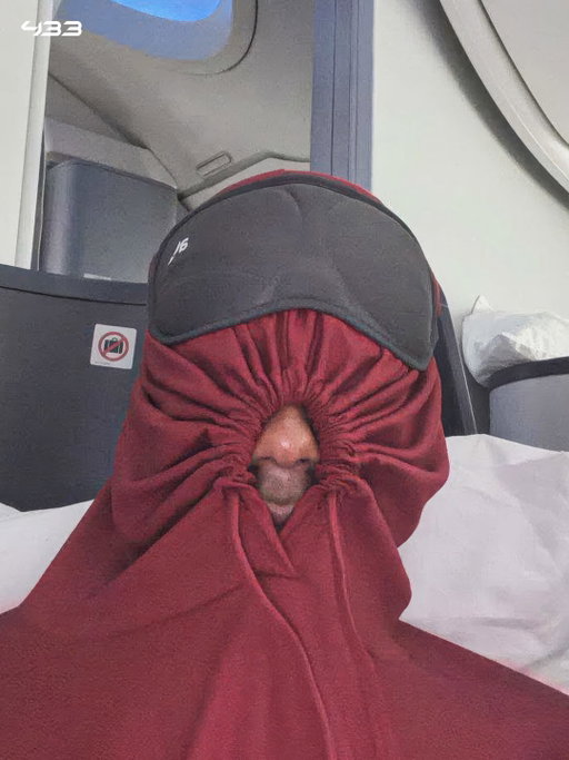 𝐍𝐈𝐂𝐄 𝐓𝐑𝐘, 𝐋𝐀𝐌𝐈𝐍𝐄 😂🥸

Lamine Yamal trying his best to go unnoticed on a commercial flight. Bro really hoped nobody would recognize him ✈️