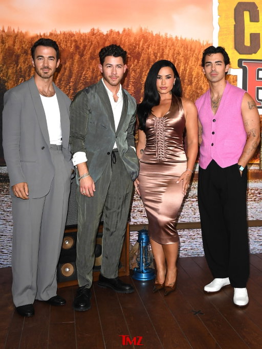 The Jonas Brothers, Demi Lovato, Sherry Cola, and more attend the premiere of "Camp Rock 3" in Los Angeles 🎸✨

📸: Getty