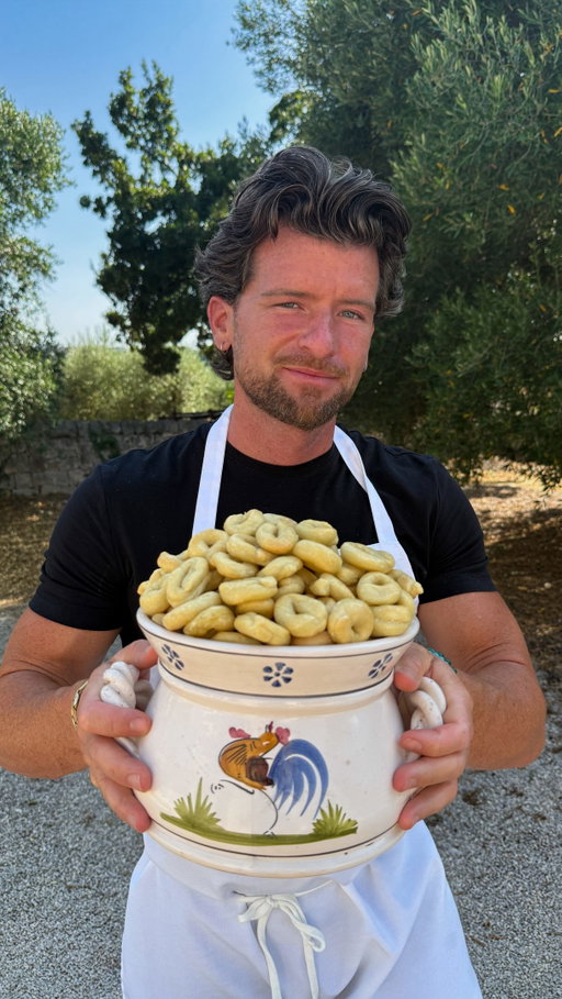 Most addictive snack in Italy 🇮🇹

Taralli are everywhere in Puglia, from restaurants and markets to gas stations. Made with just 4 ingredients, they’re crunchy and dangerously easy to eat. No table is complete without a basket of taralli and a bottle of wine🍷

Recipe in the comments ⬇️