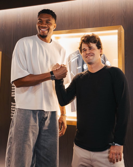 When an NBA star meets chess royalty 🏀♟️

Giannis Antetokounmpo 🤝 Magnus Carlsen 

📍@ewc_en in Paris 🇫🇷