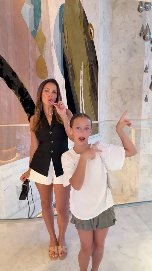 We’re back… me having my daily sachet and Rosie bringing the moves 😂

She picks the song… I drink my skincare 👯‍♀️🪩 @revivecollagen