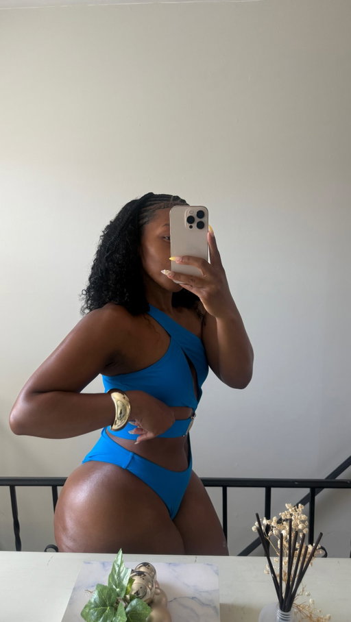 Prioritizing the habits that help me look, feel, and live my best. 🤍✨
.
.
.
What do you prioritize in your day-to-day life? 🤍
.

⸻—————————————————————-

Rebuild the Hourglass ⌛️ Program is now available in the Built By BENN App! Click the link in my bio to download. Available on iOS + Google Play 📲
.
.
.
#explorepage #fitspo #wellness #fitnessaddict #fitnessmotivation