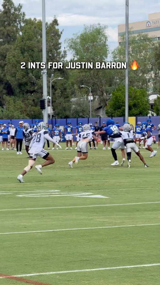 user lurks 🎮

#CowboysCamp | @americanair