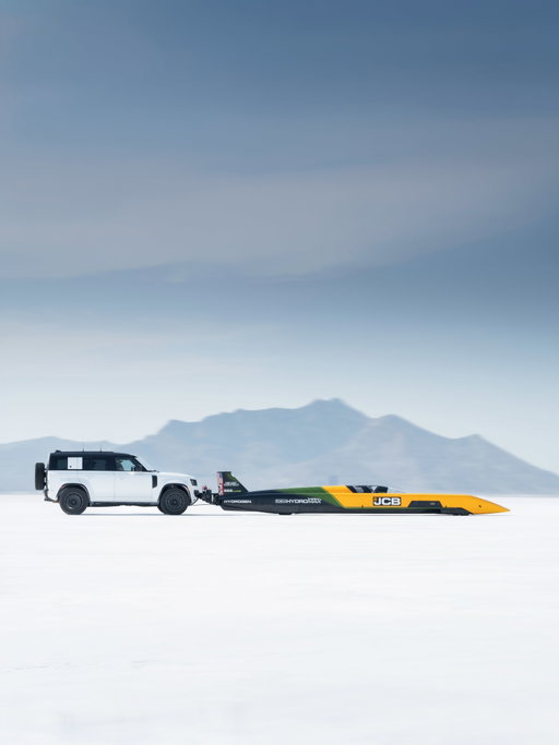 Land Speed Record: achieved. 

Congratulations to @JCBmachines on setting a new FIA world land speed record with a hydrogen combustion powered vehicle of 406.320mph with JCB Hydromax. At Bonneville Salt Flats. Supported by Defender. 

⬝ DEFENDER OCTA PUSH VEHICLE
⬝ INTEGRATED WINCH MOUNTED PUSH PLATE
⬝ 635PS TWIN TURBO V8
⬝ 6D DYNAMIC SUSPENSION

#Defender #JCB