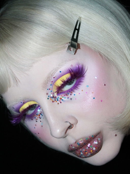 Stars, stars and more stars ⋆⭒˚.⋆ 

Finally got my hands on the @cheeryep_makeup palette “20# Sparkle” that I’ve seen everybody use! 🥹 Especially @maoomua + @anya.tisdale˙⋆✮⋆˚࿔ 

+ other product details ✰: 
@hauslabs Skin Tech Foundation “015”
@kaleidosmakeup Mono Blush “Dream Walk”
@colourpopcosmetics Creme Gel Liner “Plum Smash”
@colourpopcosmetics BFF Masacra “Purple Prose”
@likely.makeup Purple Lashes “Juliet”
@kaleidosmakeup Lip Glaze “Freefall” 

#starmakeup #beautybites #beautyfreak #cheeryep ✮⋆˙