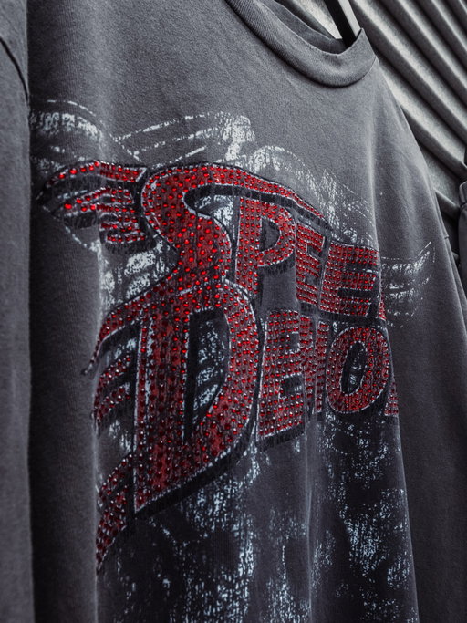 CRYSTAL DETAILS. GARMET WASH. HEAVY WEIGHT TEE.