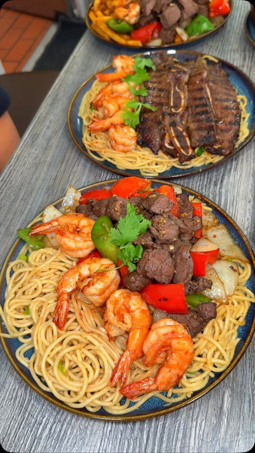 Hidden Vietnamese Restaurant Gem in Carson city @phocrystal3 😝. Have you been here yet 👇🏻?
📍: 940 East Dominguez St Suite A Carson, California