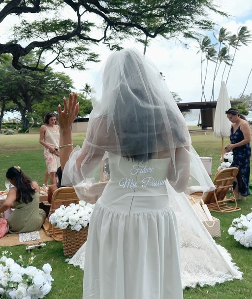 a very “ava” bridal shower 💐 an afternoon spent with some of my favorite women and an outdoor picnic. this season of life so so fun & filled with so much love!!!! the full vlog is live on my youtube 🤍

dress: @jennyyoonyc 
picnic: @experiencealoha.co