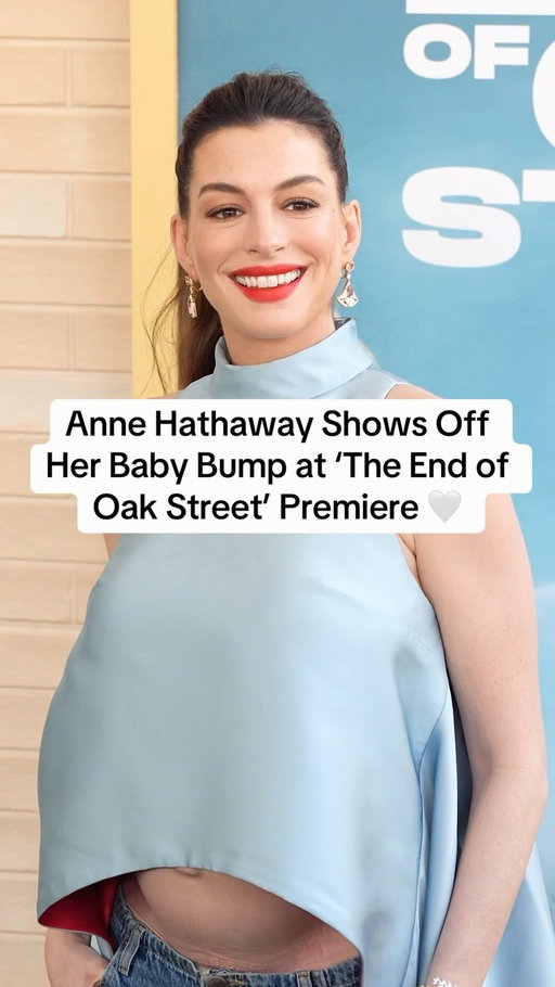 Anne Hathaway is glowing! ✨ 

The actress proudly showed off her growing baby bump while attending the world premiere of ‘The End of Oak Street’ in Los Angeles. 🤍📸