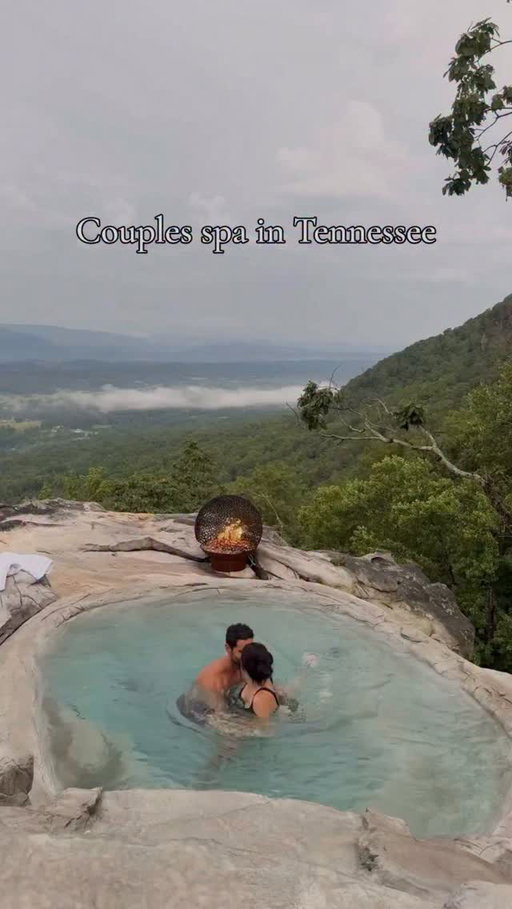 Who would you escape with here this weekend? 💌

#romanticescape #spaday #tennessee