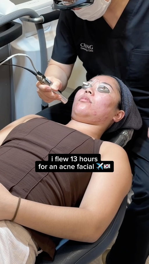 glass skin here i come 🪞#acne #acnefacial #koreanskincare #acnescars #skinclinic 
—
📍Chang Dermatology Clinic, Gangnam, Seoul 
@changskin_global @doctorchang