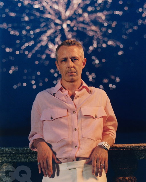 Jeremy Strong’s method for inhabiting characters is studious, monkish, internal; the performances it breeds are implosive, all about the presence of a brain and an ocean of feeling behind those eyes. 

“He came to work,” Sebastian Stan says of Strong’s first day as Roy Cohn on the set of The Apprentice. “We were discovering the scene, and he went into this whole monologue about New York City in 1975. He was talking about the Mets game, and the mayor. I was like, Fuck.”

That was when he was playing a dead guy. Now, he’s taking on the role of Mark Zuckerberg. Read our September cover story with Jeremy Strong by @pappademas at the link in bio.
Story by @pappademas
Photographs by @davidluraschi
Styling by @tobiasfrericks
Skin by @martinabolis1 at greenappleagency.com 
Hair by @ramoneyluv
Set design by @milanoscena
Tailoring by Giacomo Viganó and Carmen Tovia
Production by @squaloproduzioni
Location Agrostemma by @anticamera_location
Special thanks to @villadestelakecomo