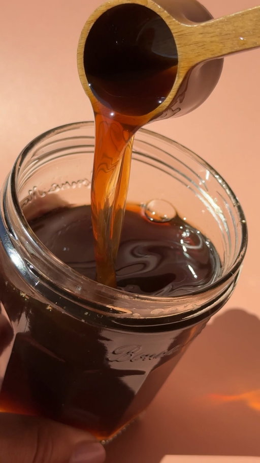 My tea syrup obsession continues with this BROWN SUGAR EARL GREY SYRUP 🍃 A little herbal, toasty syrup that adds a little something special and unexpected to whatever you add it to! 

I recently made earl grey simple syrup which was a hitttt and wanted to see what it would taste like with the deeper flavor of the molasses in brown sugar. The result?? A multi-layered flavor bomb. First you taste the brown sugar, then the bergamot black tea flavor comes in and lightens the whole flavor profile. Crazyyy good — what tea syrup should I make next? 💫

Ingredients — yields 8oz
• 2 earl grey tea bags
• 4 oz (120 ml) hot water 
• 1/2 cup brown sugar 

Start by combining your earl grey tea bags with hot water and letting them steep for 5 minutes. Once steeped, remove tea bags and add your brown sugar and stir until all of the sugar has dissolved. Let cool, then store in an airtight container for 2 weeks. 

#simplesyrup #earlgrey #brownsugar #tea #homecafe