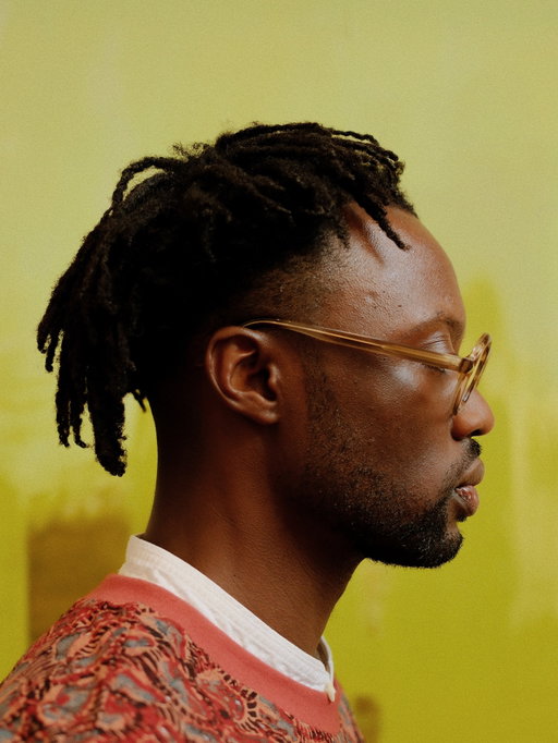 @rominandyusa got me out the way with what seems to be my updated headshot. Him and @district.vy created a dope canvas art piece with this rich color. You know me. My “darkskinnedness” started to come out. Of course I said my skin tone pairs well with any color. Let’s get this headshot out the way. The rest was history. Needless to say. The shots came out bomb. Yes, I was right! 

📸 @rominandyusa 

#kardo #ugccontentcreator #menswearstyle #mensfashiontips #washingtondcblogger