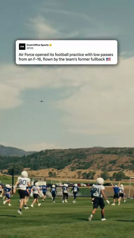 Air Force opened its football practice with low passes from an F-16 flown by the team’s former fullback Nate Walker, now a fighter pilot 🇺🇸

🎥 @Scott_mediaa