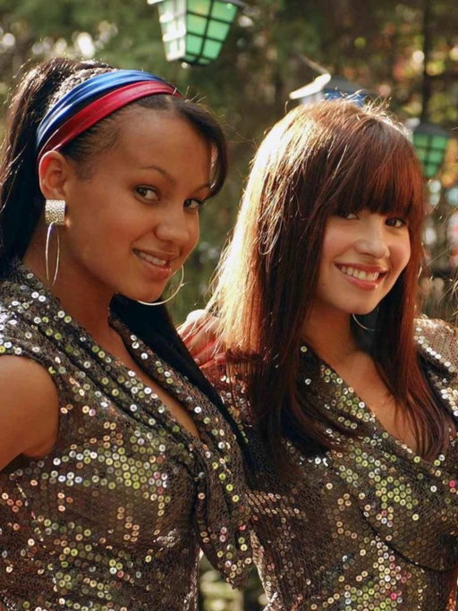 This is deeply important to me!!! Thank you, @ddlovato, for dropping this iconic 'Camp Rock' BTS. 😭

Photos: @ddlovato