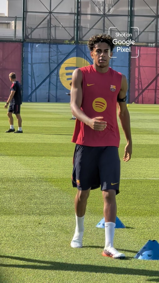 Lamine Yamal - First training session ✅