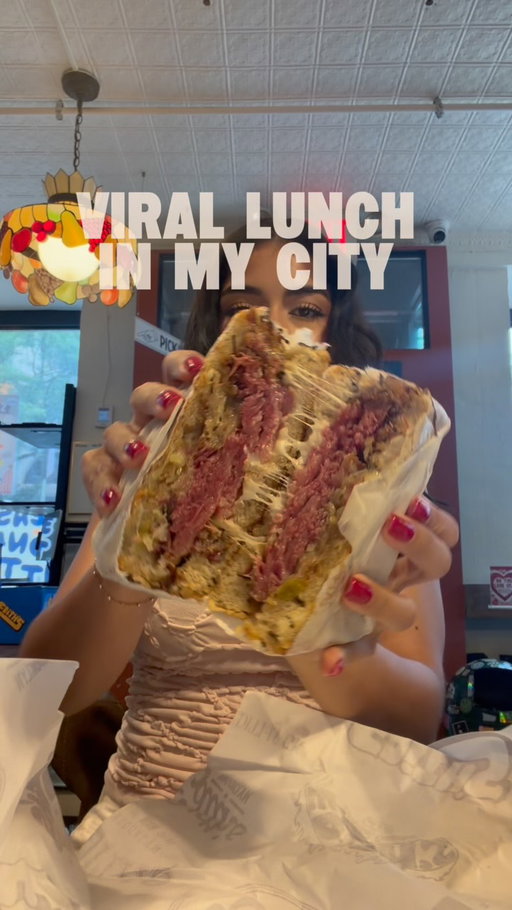 I had to hop on the lunch in my city trend for New York City 🗽 this was such a good rec from @sophiasnacksnyc 💛 #lunchinmycity #nyclunch #nyclunchspots #nycsandwich #nycfoodie