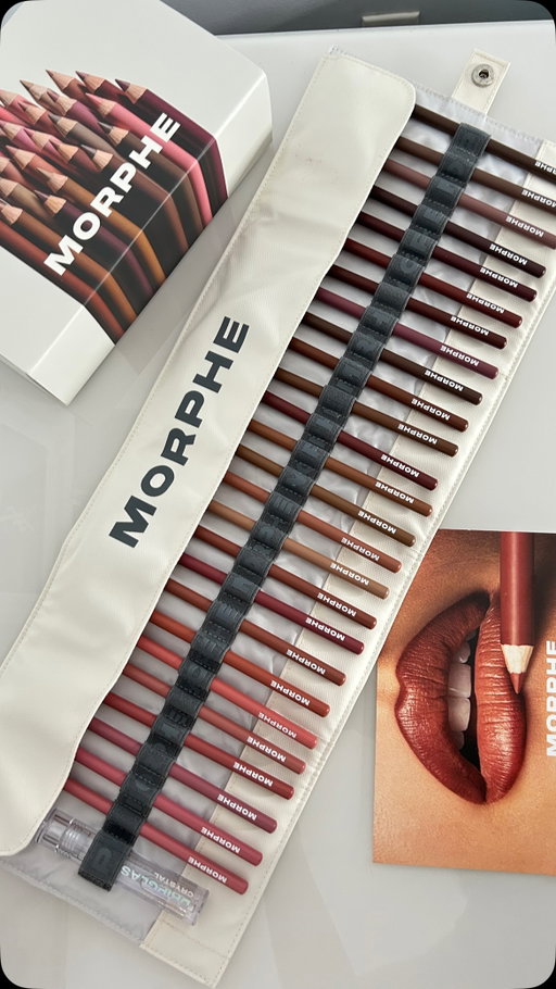 New @morphebrushes lipliners 🫦

#lipliner #morphebrushes #morphe #lipcombo #prunboxing