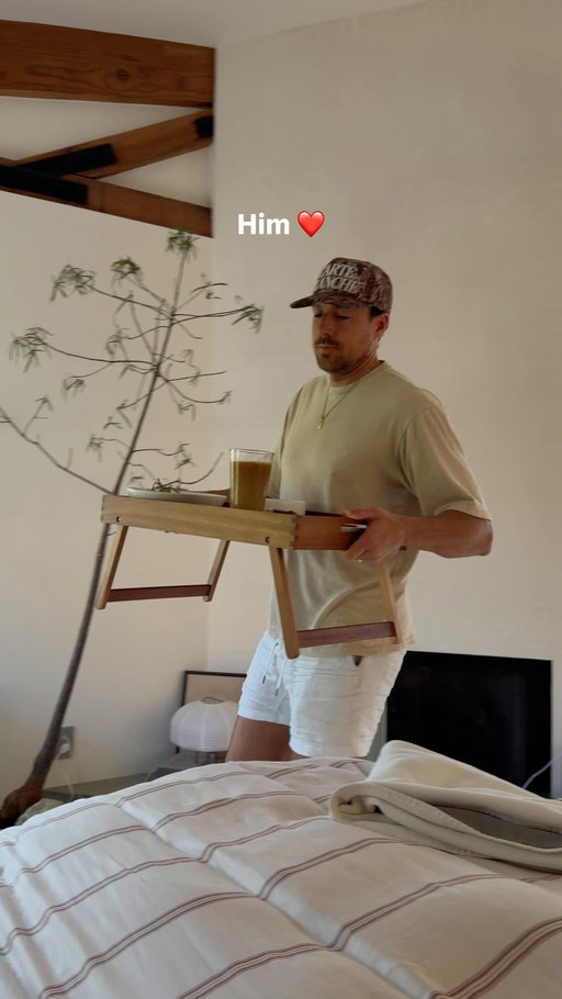 Maybe it’s because my love language is acts of service, but I could cry rewatching all of these videos of @zackkalter delivering my meals during early postpartum. This was such a delicate time, packed with both joy and doubts, not to mention the longest I’d ever stayed in bed before. Of all the unknowns of postpartum, what we were eating was not one of them. Instead of setting an unrealistic expectation that we would somehow cook every meal, I wanted to avoid what I thought would be the inevitable fall back: ordering takeout. I wanted to find nourishing, healing foods that would support my recovery and my milk supply but - and here was the kicker - that Zack would enjoy too. My doula recommended @wearechiyo to me, and their postpartum meal program was one of the best things we set up to prepare for this season. 🥘❤️