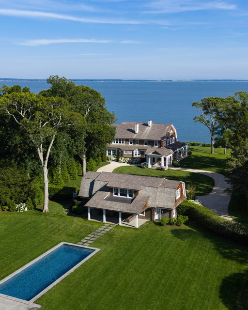 New to Market | 1140 Park Ave, Mattituck, NY | $11,500,000

Represented by @alexis_sells_eastend 

-

#luxuryatcompass #compassluxury #hamptonsluxuryrealestate #hamptonsluxuryhomes