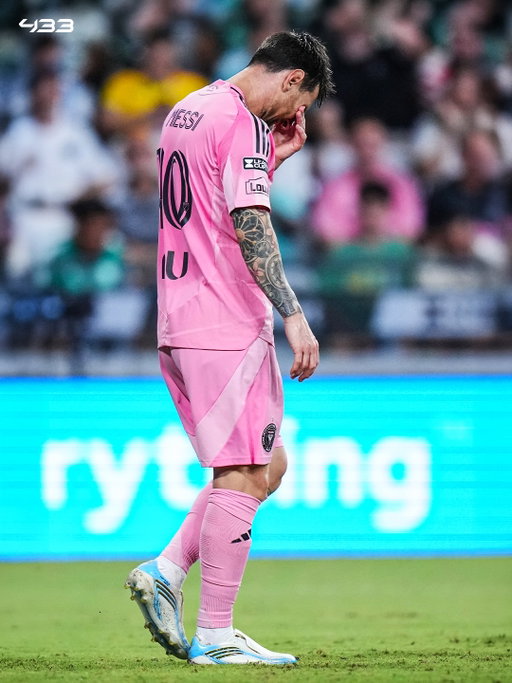 An emotional return to the pitch. 🥺

Playing just 4 days after his father passed away... Respect, Leo. Stay strong. ❤️🙏