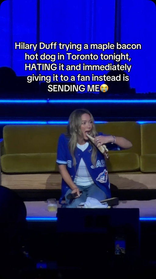 The concept of Hilary Duff wearing a Blue Jays jersey and eating a loonie dog on stage in Toronto is FRYING ME😭😭😭 #hilaryduff #toronto #rbcamphitheatre #luckymetour #hotdog