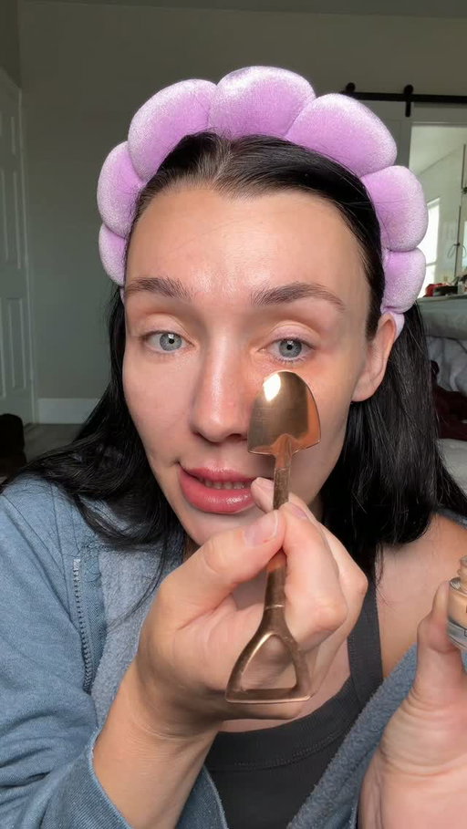 this is why 40 yr olds in Korea look 20. #koreanskincare #antiaging #drmelaxin #undereyeconcealer
if you want this item:

1. MAKE SURE YOU’RE FOLLOWING ME 🥰 if not it will go to your requested folder so check there.

2. Comment “shop” to get the product information automatically sent to you!