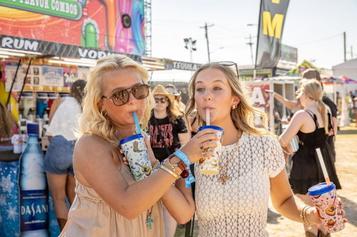 Great events deserve unforgettable hospitality. From fan-favorite concessions and full-service bars to SVIP dining, Southern Entertainment delivers exceptional food, beverage, and hospitality experiences at every level.
Ready to serve up an unforgettable event? Contact us at info@southernentertainment.com or click link in bio. Let's make it happen.