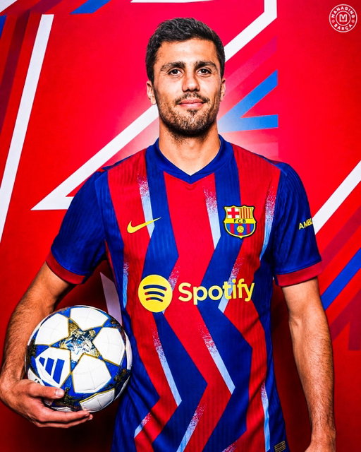 🚨🚨🌕| 𝐁𝐑𝐄𝐀𝐊𝐈𝐍𝐆: FC Barcelona are preparing a THIRD AND FINAL OFFER of €60M + €10M variables to Manchester City for Rodri.

This offer will reach a €70-75M package in total. Both parties involved [Man City and Barça] remain convinced that a deal for Rodri will go through.

[@la_ser] 🔵🔴⚡️