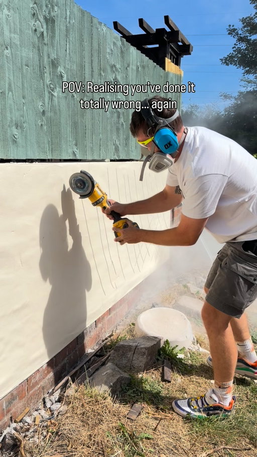 The wall render battle continues 🫣

#diy #diyfail #wallrendering #homeimprovement #ukhomerenovation