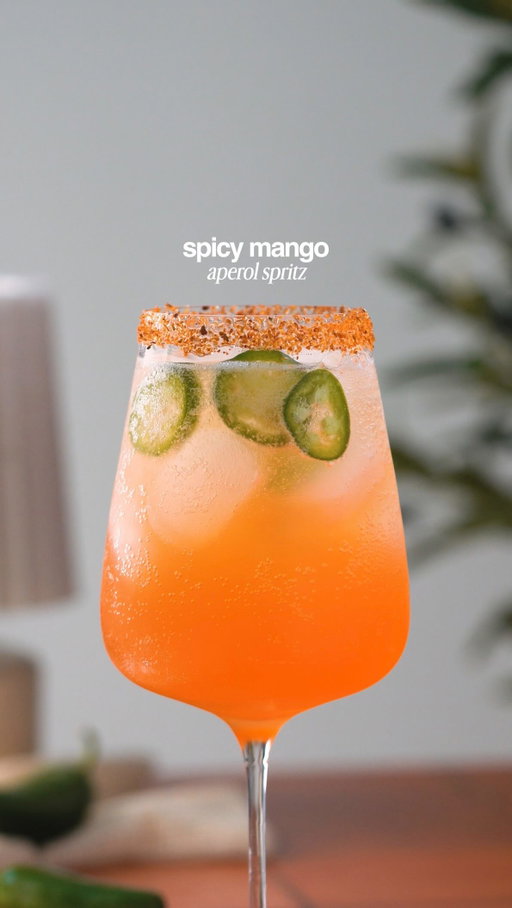 Spicy marg meets Italian spritz 🍹🥂

🥭 SPICY MANGO APEROL SPRITZ 🥭
- 2-4 jalapeño slices
- 1oz aperol 
- 1.5oz mango puree 
- 1oz sparkling water
- 2-3oz sparkling wine 

#aperolspritz #spicymango #spritz #cocktails #summer