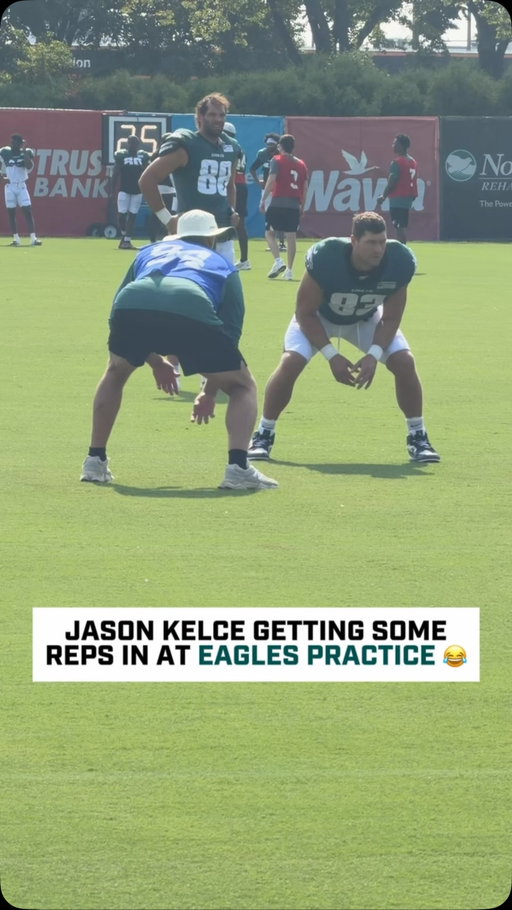 Jason Kelce getting some reps in at DL 😂😂