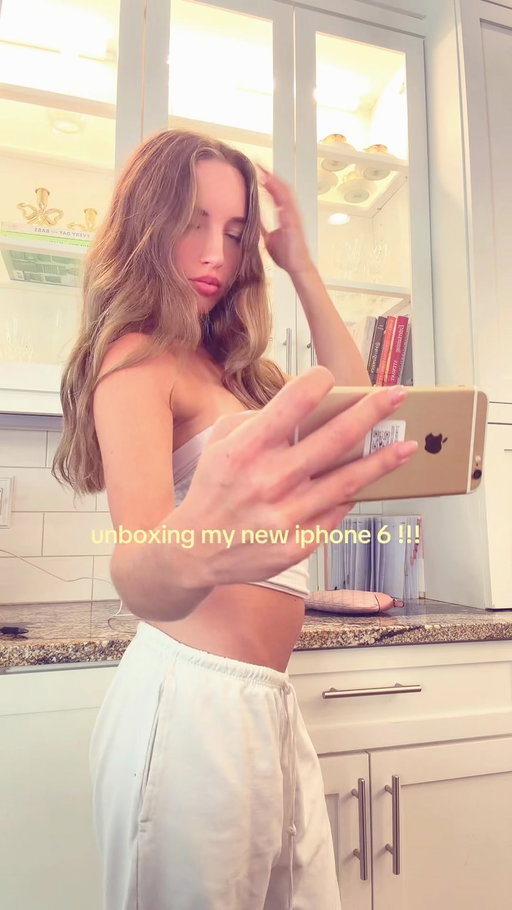 omg I love herrrrr #iphone6 #oldiphone #iphoneunboxing #2016