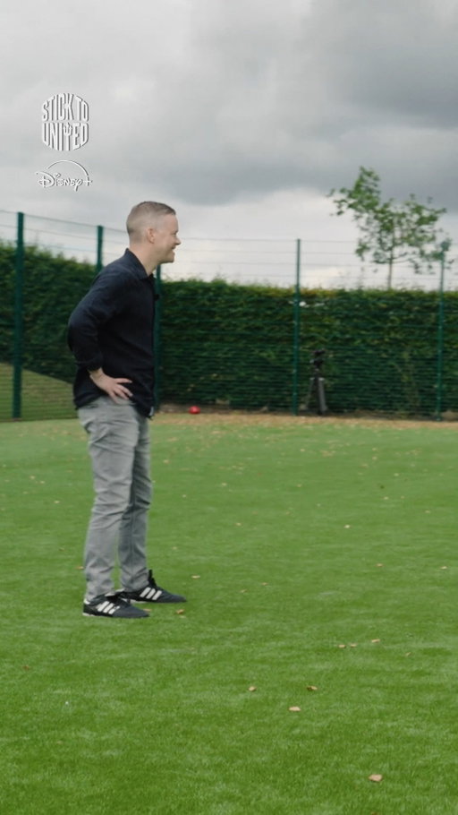 "I was never a forward... and that's Wayne Rooney!" 😂

Mark tries to recreate Rooney's iconic free-kick against Fenerbahçe... 👀

Stick to United with Wayne Rooney launches 18th of August. 👹
