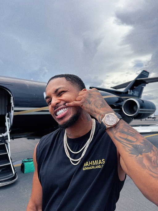 been working so hard for these millions i almost forgot to enjoy em.. ✈️