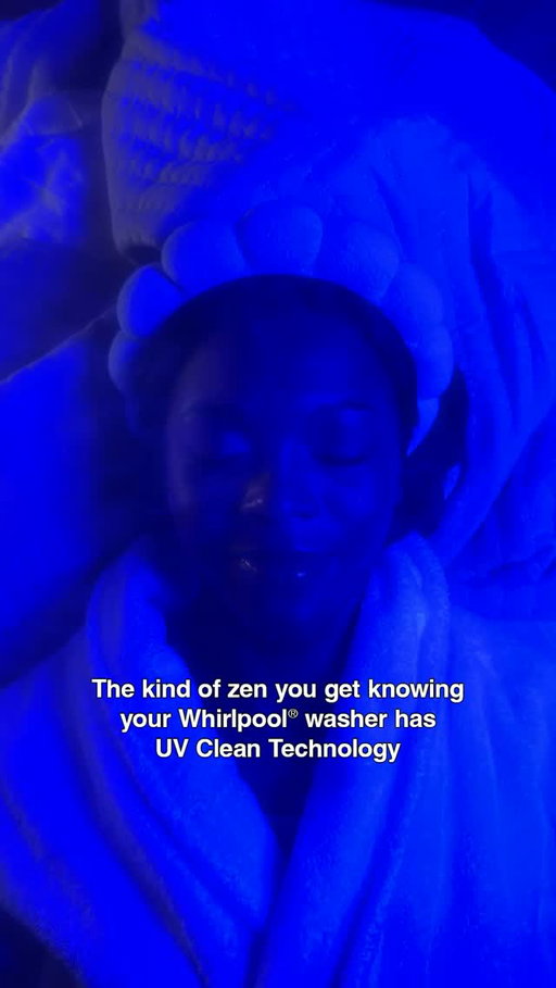 Blue light therapy, now for your laundry. A bright blue light signals ultraviolet rays are reducing bacteria in the wash so you can stay cool, calm, and collected knowing your clothes are clean.