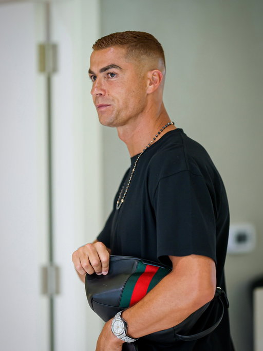 😁 𝐂𝐑𝐈𝐒𝐓𝐈𝐀𝐍𝐎, 𝐁𝐀𝐂𝐊 𝐖𝐈𝐓𝐇 𝐅𝐑𝐄𝐒𝐇 𝐂𝐔𝐓 💇🏼‍♂️👋🏼

Cristiano Ronaldo returned to team training at Al Nassr after World Cup, holidays… and also marriage with Georgina! 🇸🇦

𝐒𝐀𝐔𝐃𝐈 𝐂𝐇𝐀𝐌𝐏𝐈𝐎𝐍, 𝐎𝐍 𝐀 𝐌𝐈𝐒𝐒𝐈𝐎𝐍: 1️⃣0️⃣0️⃣0️⃣ 𝐆𝐎𝐀𝐋𝐒 ✨