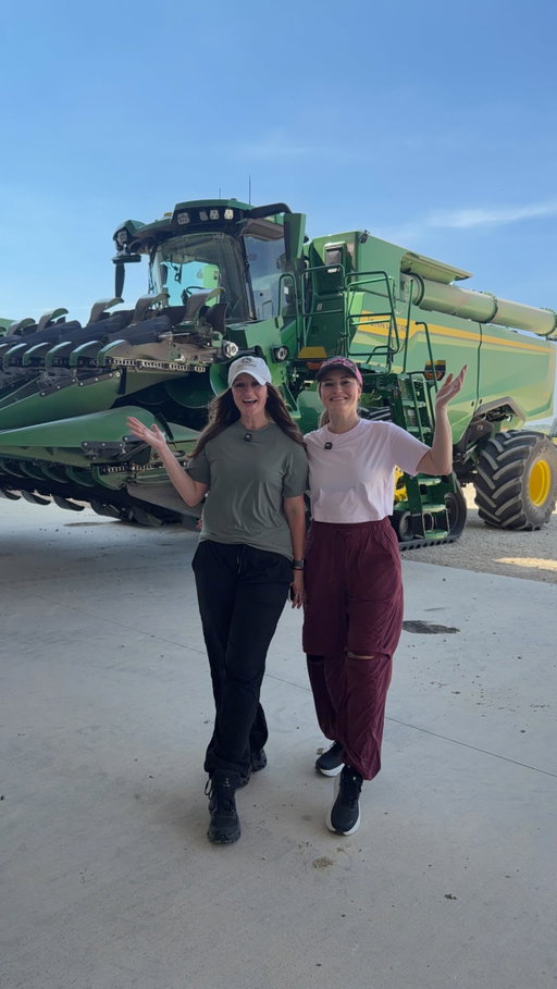 We never expected to find some of the coolest tech we’ve seen in the middle of a cornfield! 🌽🚜 From AutoTrac and Machine Sync to the @JohnDeere Operations Center, it was incredible seeing how technology helps farmers maximize every minute during harvest. When an entire year’s work comes down to one season, every second, and every row, counts. Check out the link in our bio to learn more! #DeereAd