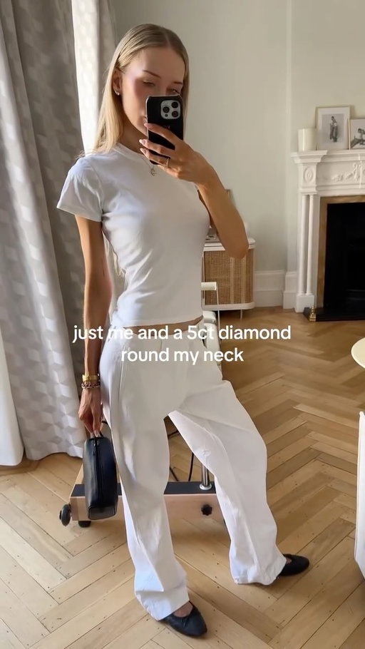 Perfect if you ask me. 🧘🏼‍♀️
Classic fits, pear shaped diamonds + Chanel ballet flats are all I’ve worn this past year