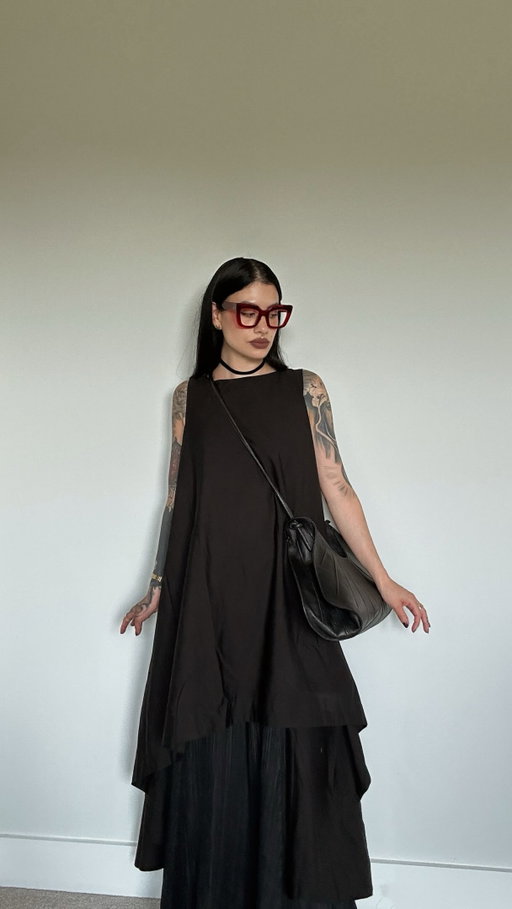 This is so out of my comfort zone 😭 but I really love this! Going to try to work with more oversized pieces more often. It’s so challenging with a pear shaped body because your hips stop everything from hanging beautifully like it does on other people. We always want what we can’t have though amiright?
Wearing the loft dress from @marcellanyc you can use code chelseyceja10 to save
#marcellamuse #darkaesthetic