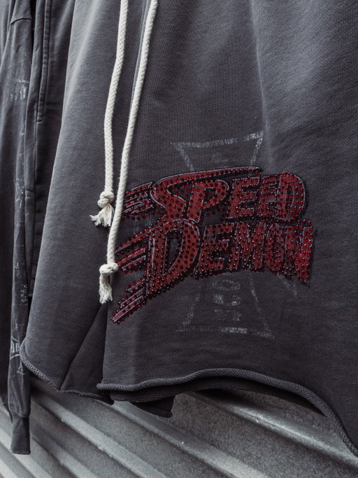 PREMIUM WASH. COTTON TWILL. CRYSTAL DETAILS.