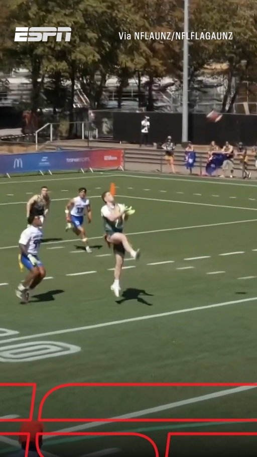 Hook and Ladder? Nah give us the hot potato!
 
The Australia Men's National team pulled off a play that would look the goods at the MCG on Grand Final day in their match against American Samoa at the Flag Football World Championships!

Video via @nflaunz on IG

#FlagFootball