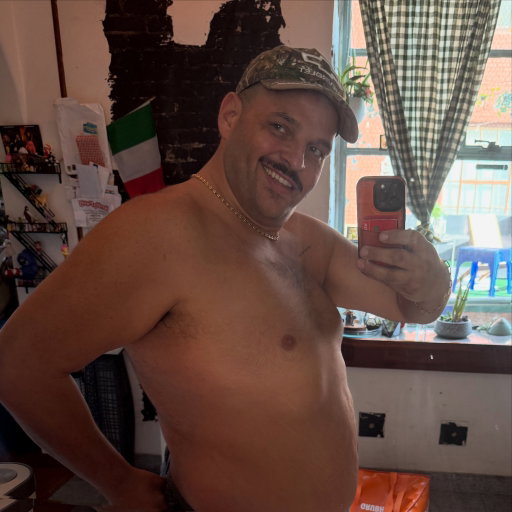 Tbh kinda feeling good about these progress pics. The chesticles are hittin today.  Doing a lot of Kettle bell stuff and enjoying it. Swipe for the reality check still got work to do. Who wants to workout? 🏋️‍♀️